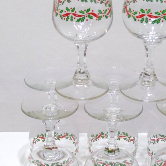 Libbey Holiday Christmas Wine Glasses w/ Gold Trim Holly Berry Design Set of 8 - Picture 11 of 14